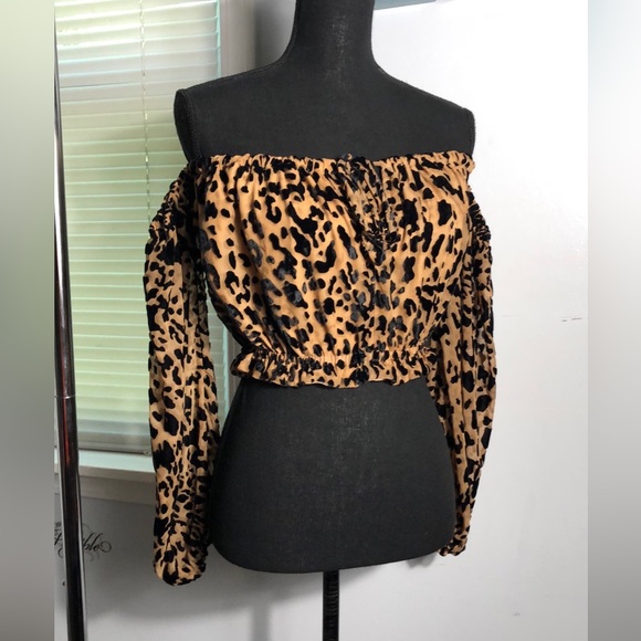 Windsor Animal Print Sexy Off the Shoulder Top New - Picture 2 of 8